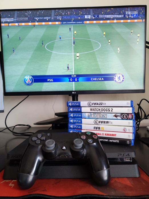 PS4 + comando e 3 jogos