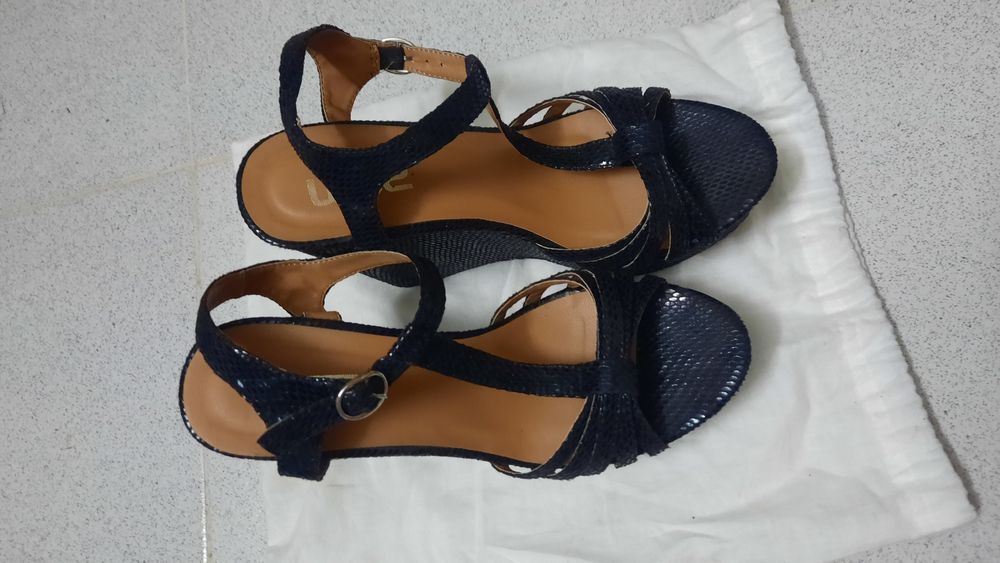 Sandálias pretas 40