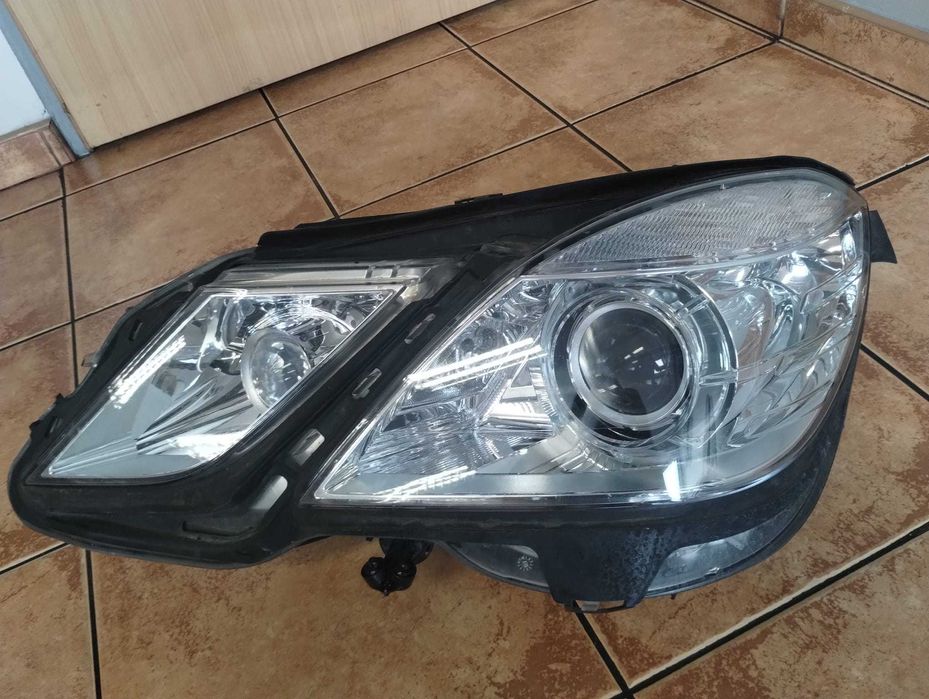 lampa przód przednia lewa XENON Mercedes W212  A212.820.5761