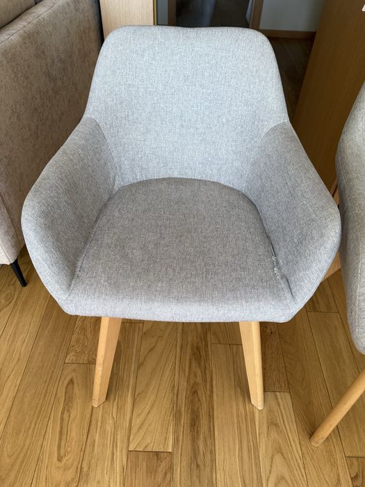 Vendo 4 cadeiras sala jantar