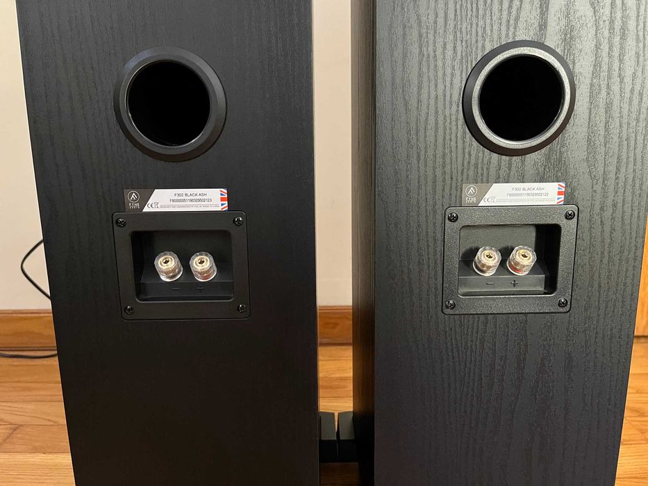 Colunas Fyne Audio F302