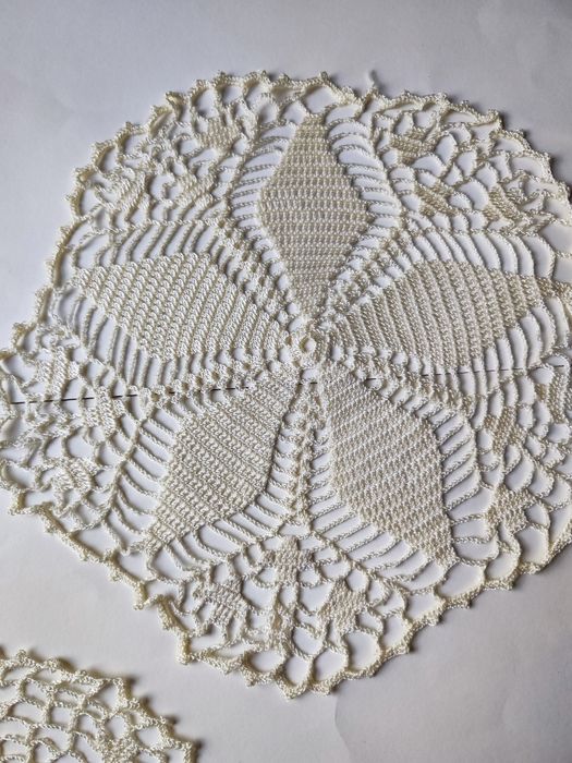 Conjunto de 3 naperons em renda de crochê bege