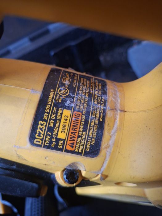Перфоратор DeWALT DC233;