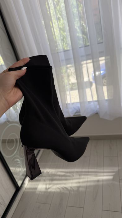 Чобітки Bershka