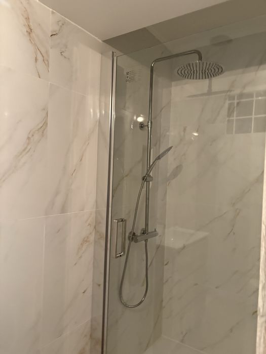 Alugo quarto junto ao metro de Santo Ovídio.