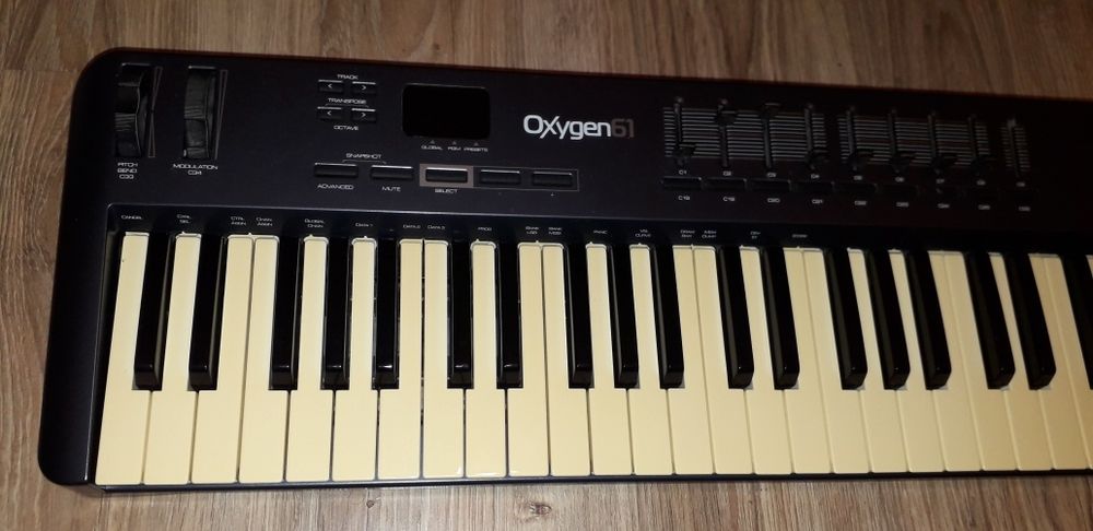 Klawiatura sterująca USB M-Audio Oxygen61 w stanie dobrym.