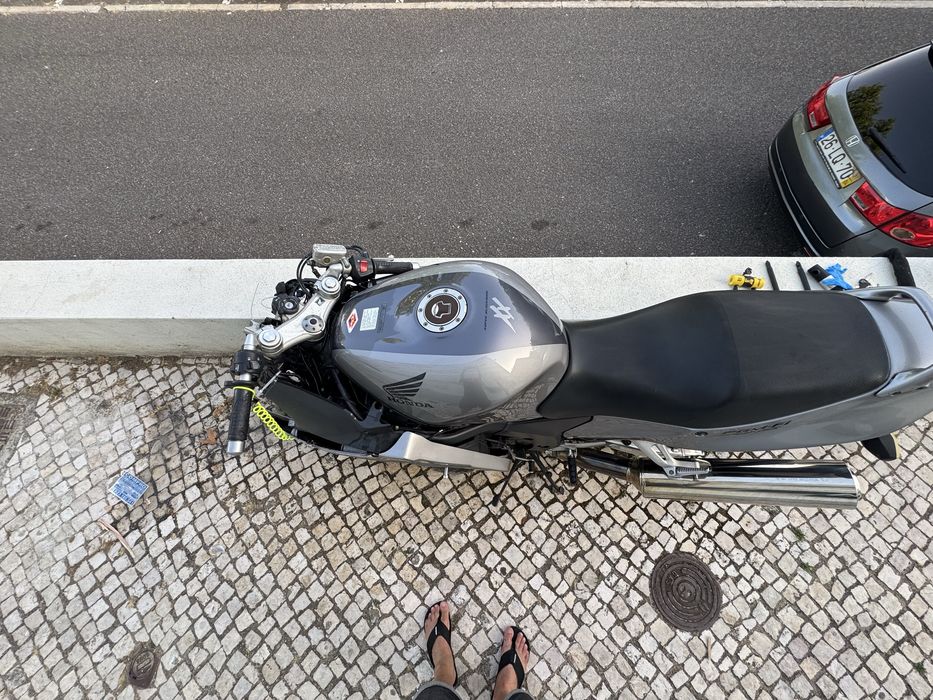 Mota CBR 1100 XX ( acidentada )