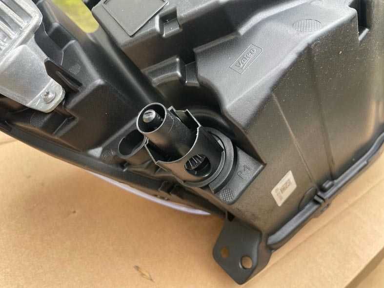 otica frontal ESQ volvo XC40 . fase 1 . FULL LED