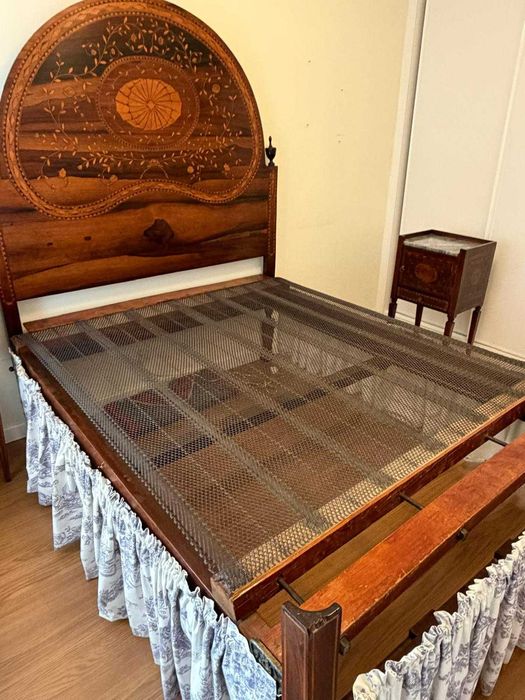 Cama D. Maria + Mesas de Cabeceira