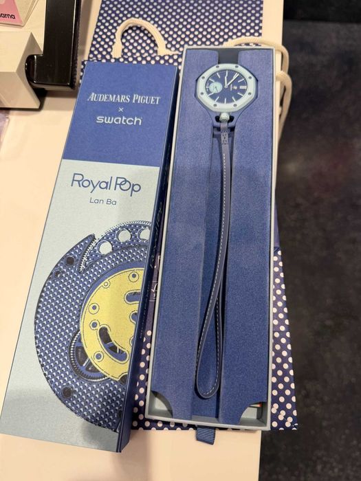 Zegarek Swatch AP Royal Pop Lan Ba SSX03L100N niebieski stan dobry