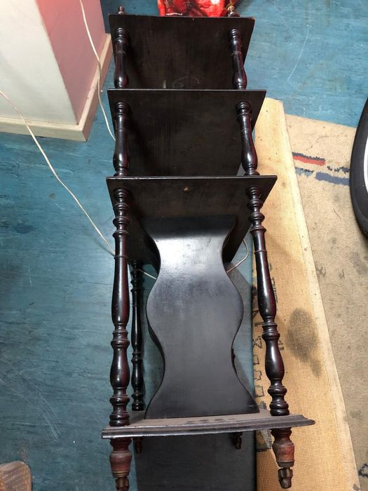 Vários móveis antigos