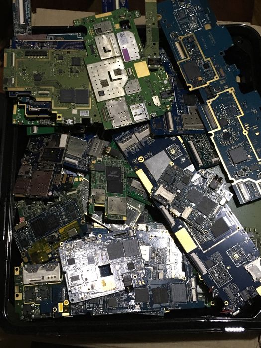 Плати мобільних телефонів на вагу