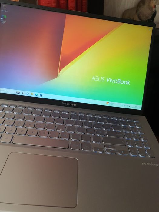 Portátil Asus Ryzen 5 12GB 256 Gb 1TB 2 GB grafica Radeon 8