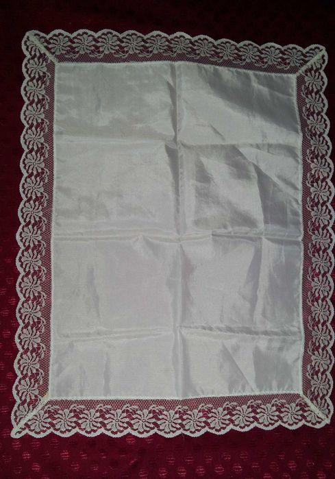 Chusteczka stylonowa z koronką, gładka biała. Rozmiar 50x40cm