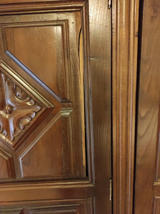 Roupeiro/ guarda roupa em madeira D. João V