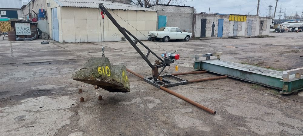 Кран будівельний Піонер 500кг