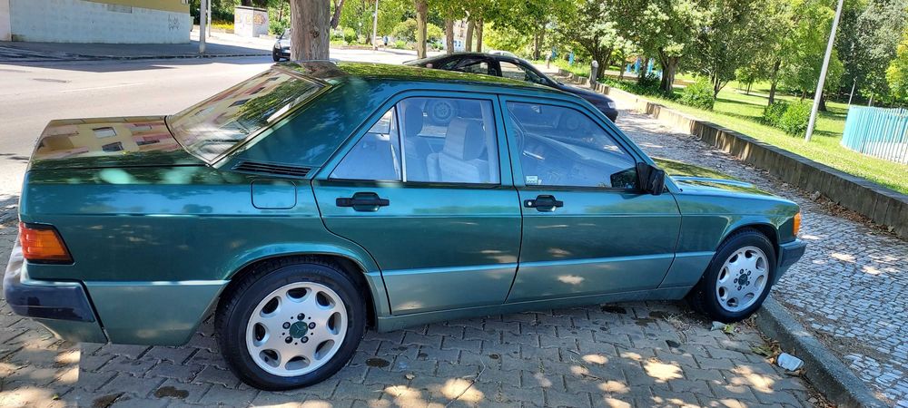 Vendo Mercedes E 190 excelente veículo de garagem