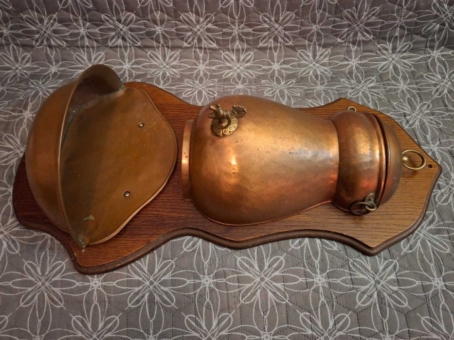 Umywalka ścienna, fontanna, lawatarz. Miedź.  Francja.