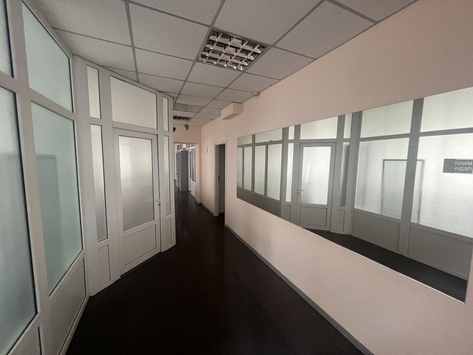 Продаж фасадного офісу 130 м² — вул. В. Лобановського (р-н Металургів)