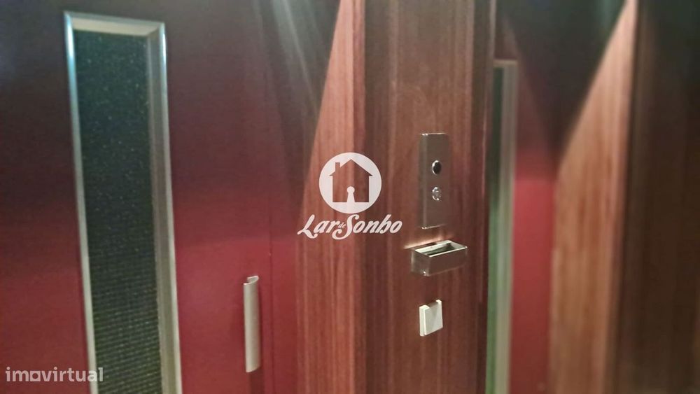 Apartamento T2, na zona da Rua Costa Cabral, junto ao Metro, dispon...