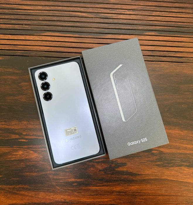 Samsung Galaxy S25 256GB IcyBlue - Komplet - Jak nowy