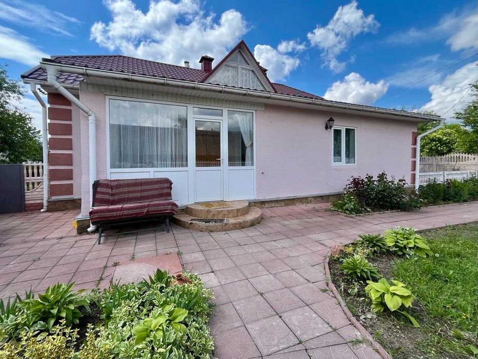 Продаєм затишний будинок в передмісті Чернігова (с. Брусилів)