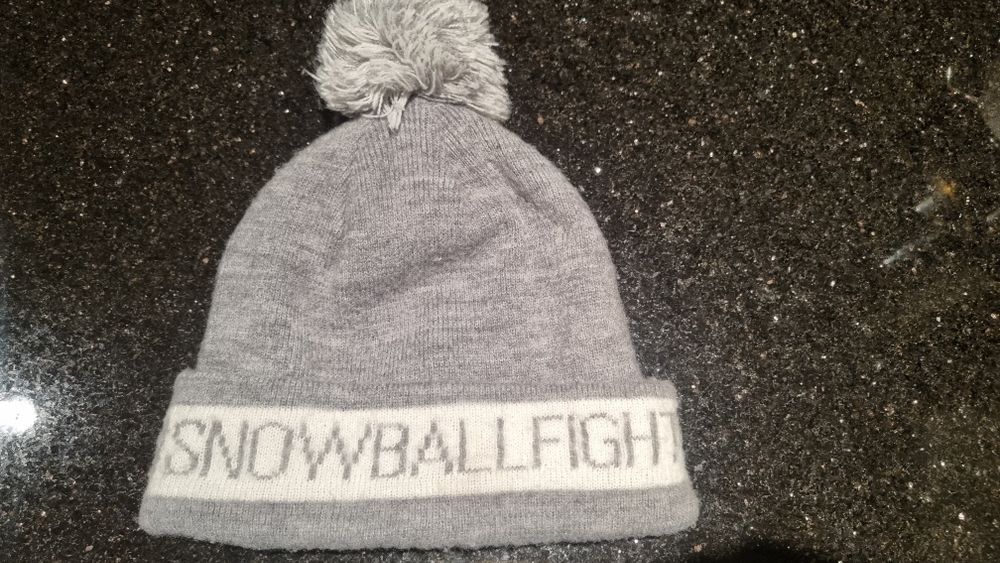 Czapka zimowa Reserved M 7-10 lat szarą czapeczka z pomponem Snowball