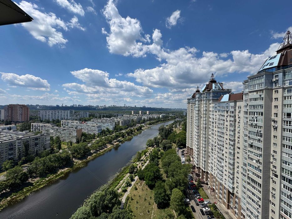 Продам 3-кімнатну преміальну видову квартиру з ремонтом та меблями, вул. Є. Сверстюка 52в, метро Лівобережна, Дніпровський район
