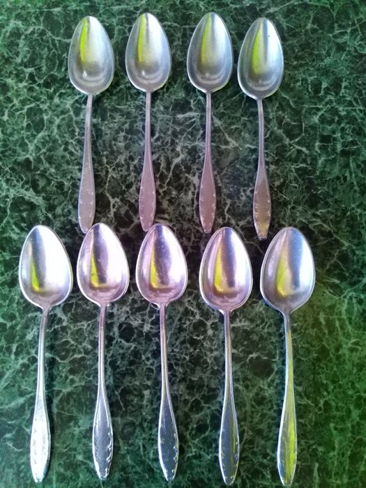 Різний посуд для дачі, села