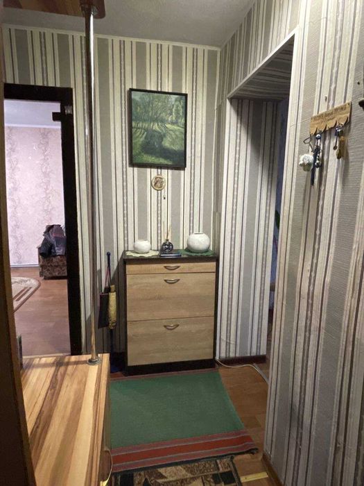 У Центрі селища Буди шикарна 3 кімн. квартира з капітальним ремонтом.