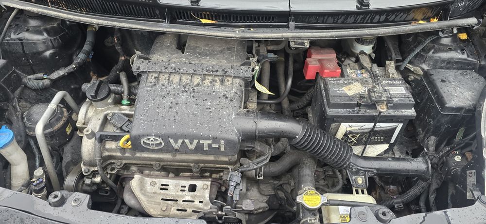 Zderzak drzwi maska błotnik 209 Toyota Yaris II silnik 1,3 części