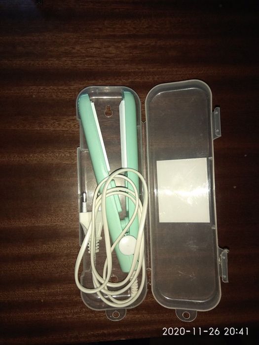 Утюжок для волос.