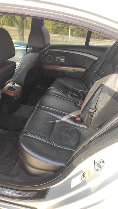 BMW 7 дзвонити до 22:00