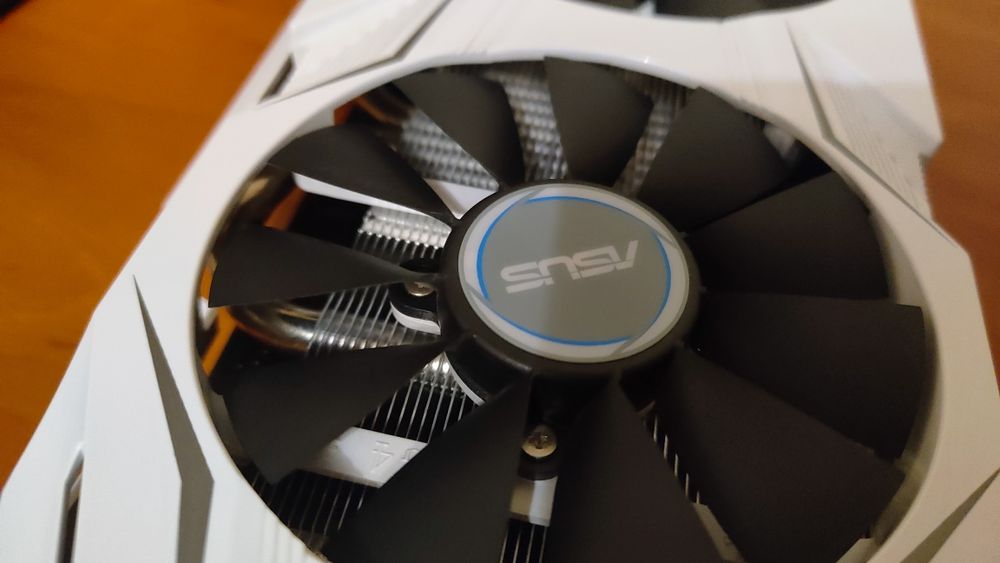 Asus GTX 1060 6gb состояние идеал!