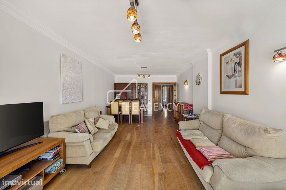 Amplo Apartamento T3+1 no Último Andar nos Jardins da Parede