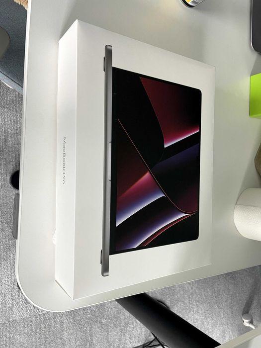 Macbook Pro M2 16 GB