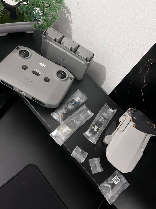 Dron DJI mini 2 Fly More Combo