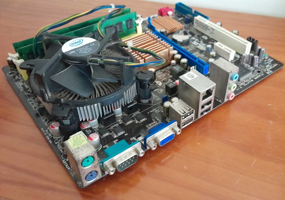 Conjunto Motherboard Asus P5KPL-AM Se + Cpu Intel Dual-Core e5400 + 4GB RAM  (c/ cabos, manuais e espelho)