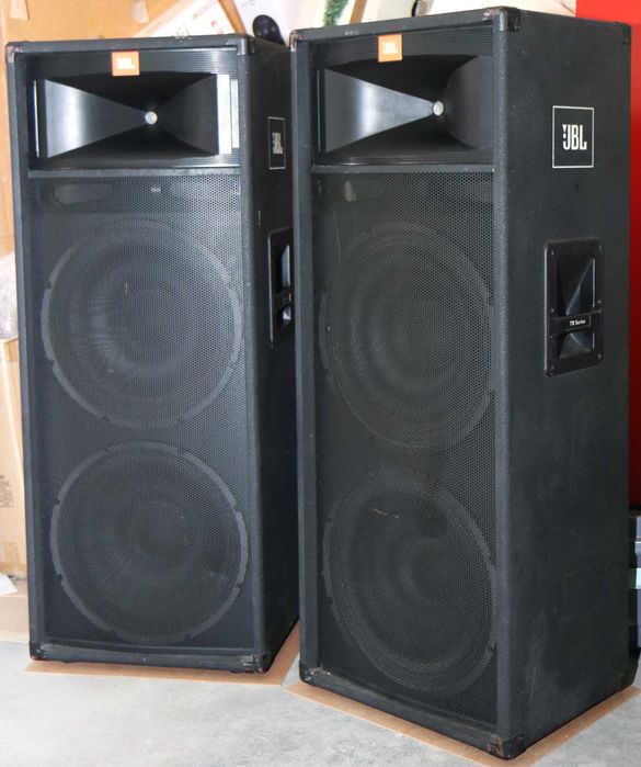2 Colunas JBL TR225 para som de palco