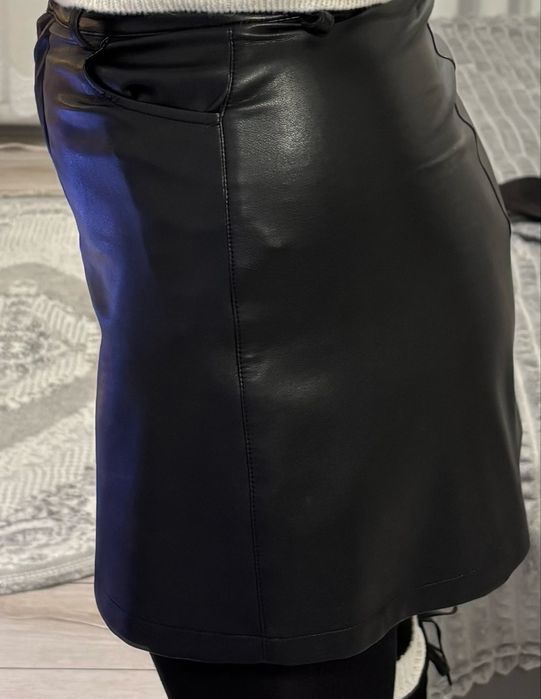 Жіноча шкіряна спідниця