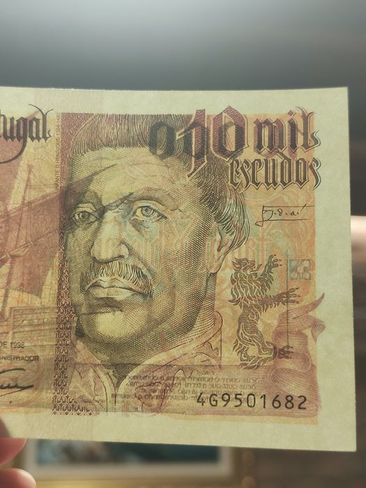 Nota de 10 000 escudos