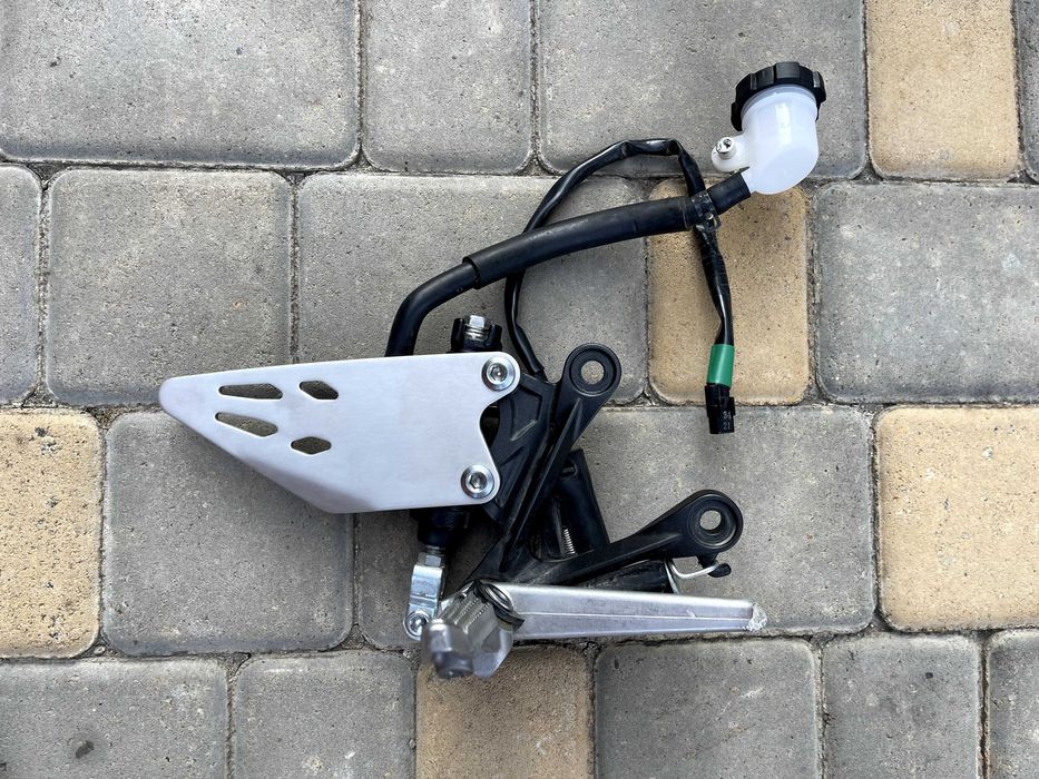 Лапка заднего тормоза, подножка, кронштейн, цилиндр Kawasaki Ninja