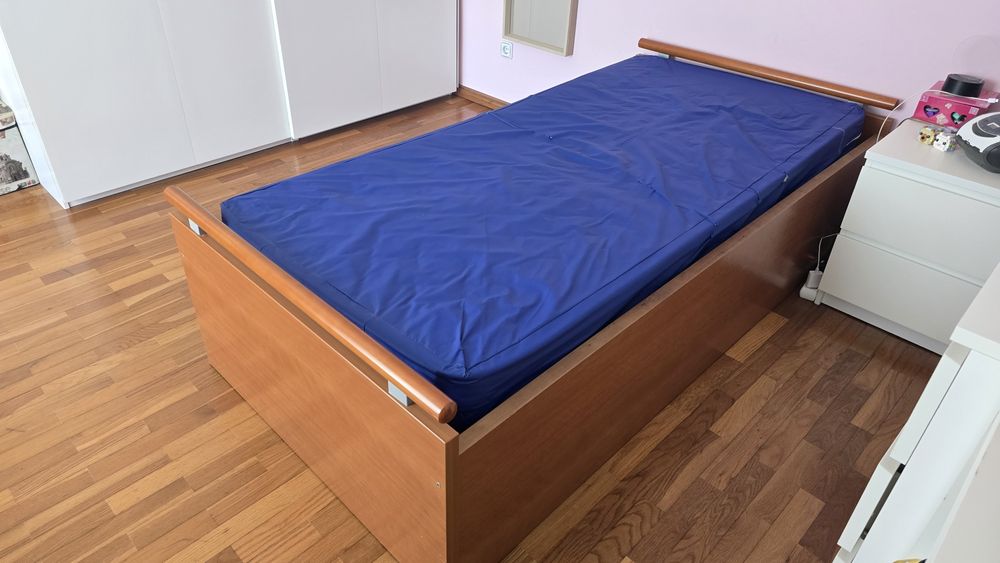 Cama individual com gaveta integrada e dois colchões