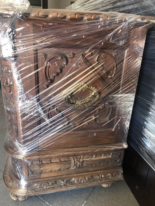 Arca/baú em madeira trabalhada