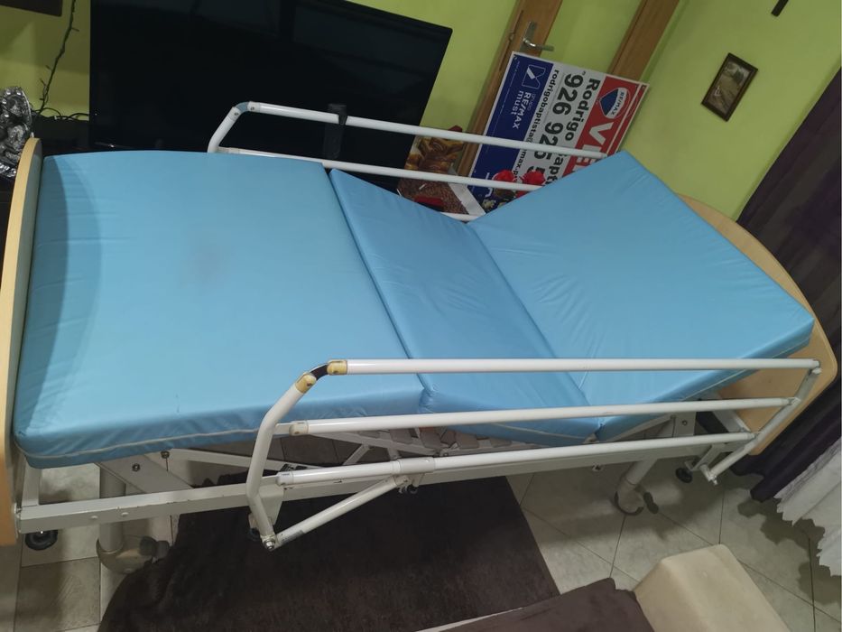 Cama hospitalar elétrica articulada