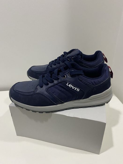 Sapatilhas azuis L’ evis