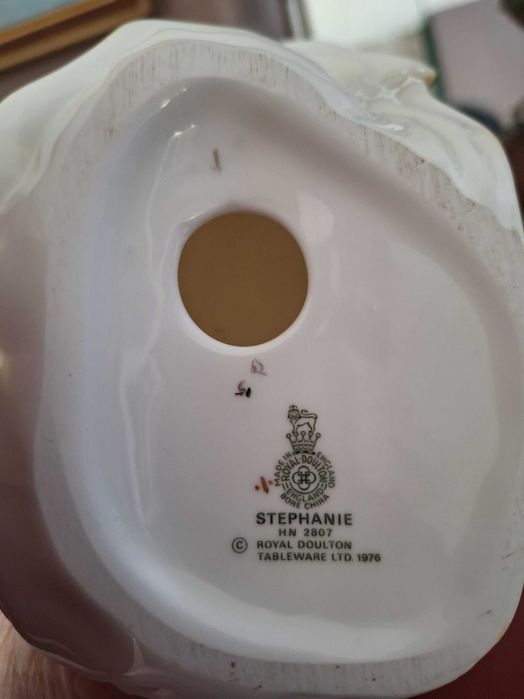 Figurka porcelanowa Royal Doulton Stephanie