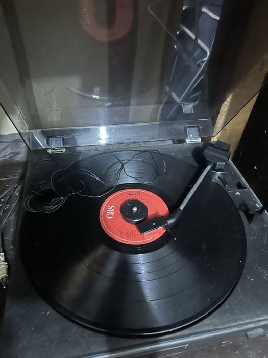 Televisao, LCD, aparelhagem de som, gira-discos