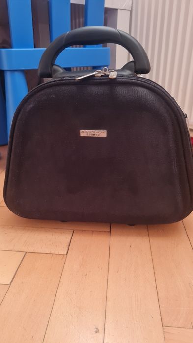 Sprzedam kuferek na kosmetyki - kosmetyczke