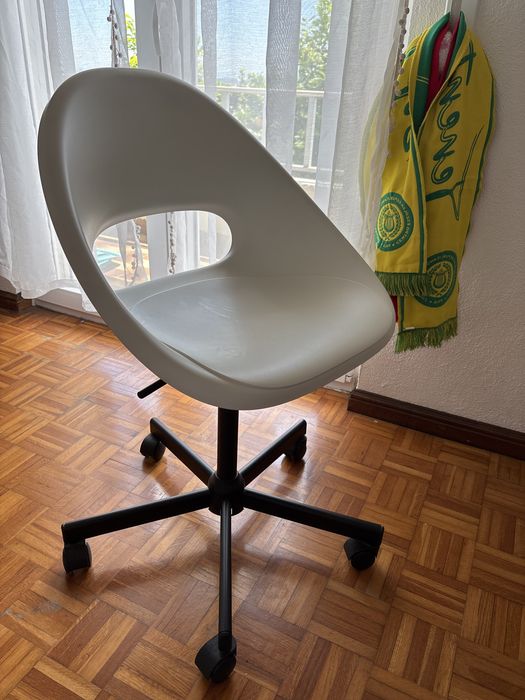 Cadeira IKEA com rodas